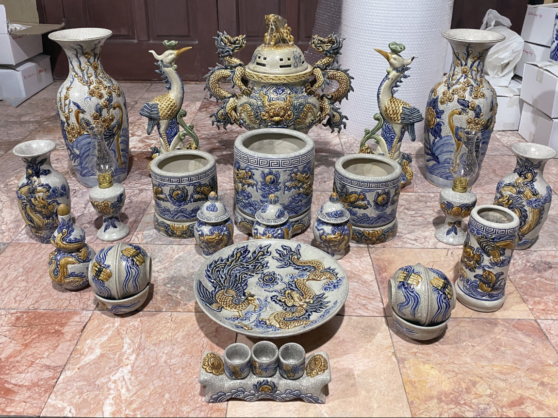 Bình hút lộc sen cá đắp nổi men rạn